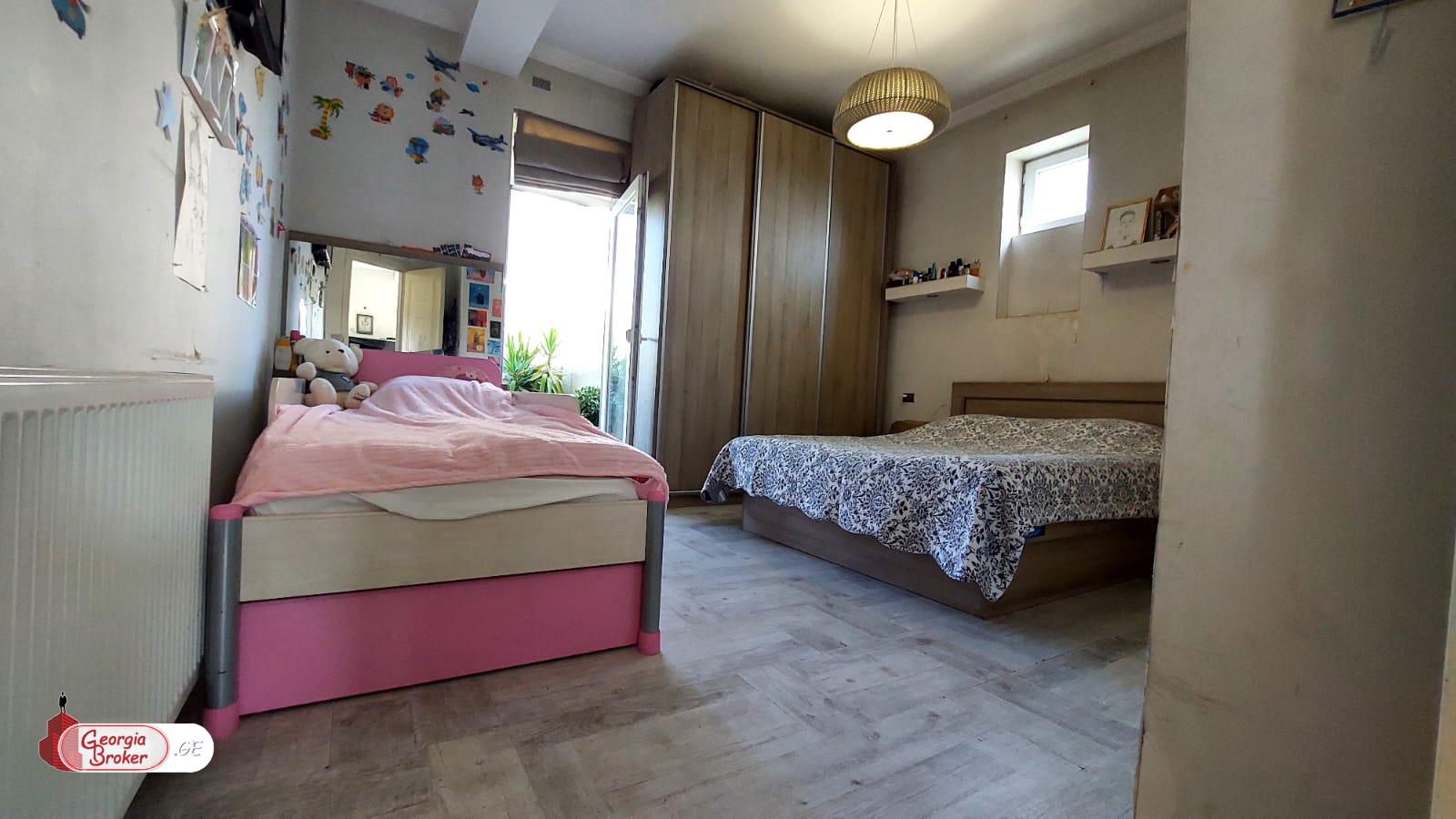 იყიდება ახალი გარემონტებული 4 ოთახიანი ბინა საბურთალოზე